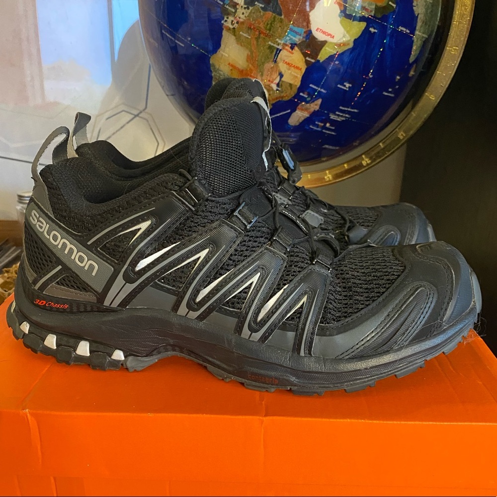 Salomon size 8.5 men black athletic running shoes